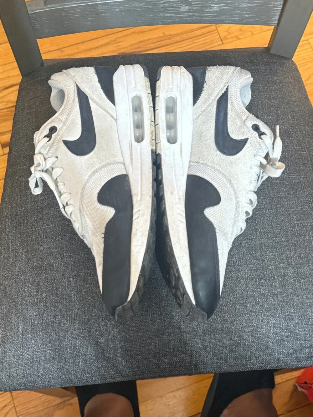 Nike Men’s Low-Top Sneakers in Cream and Navy